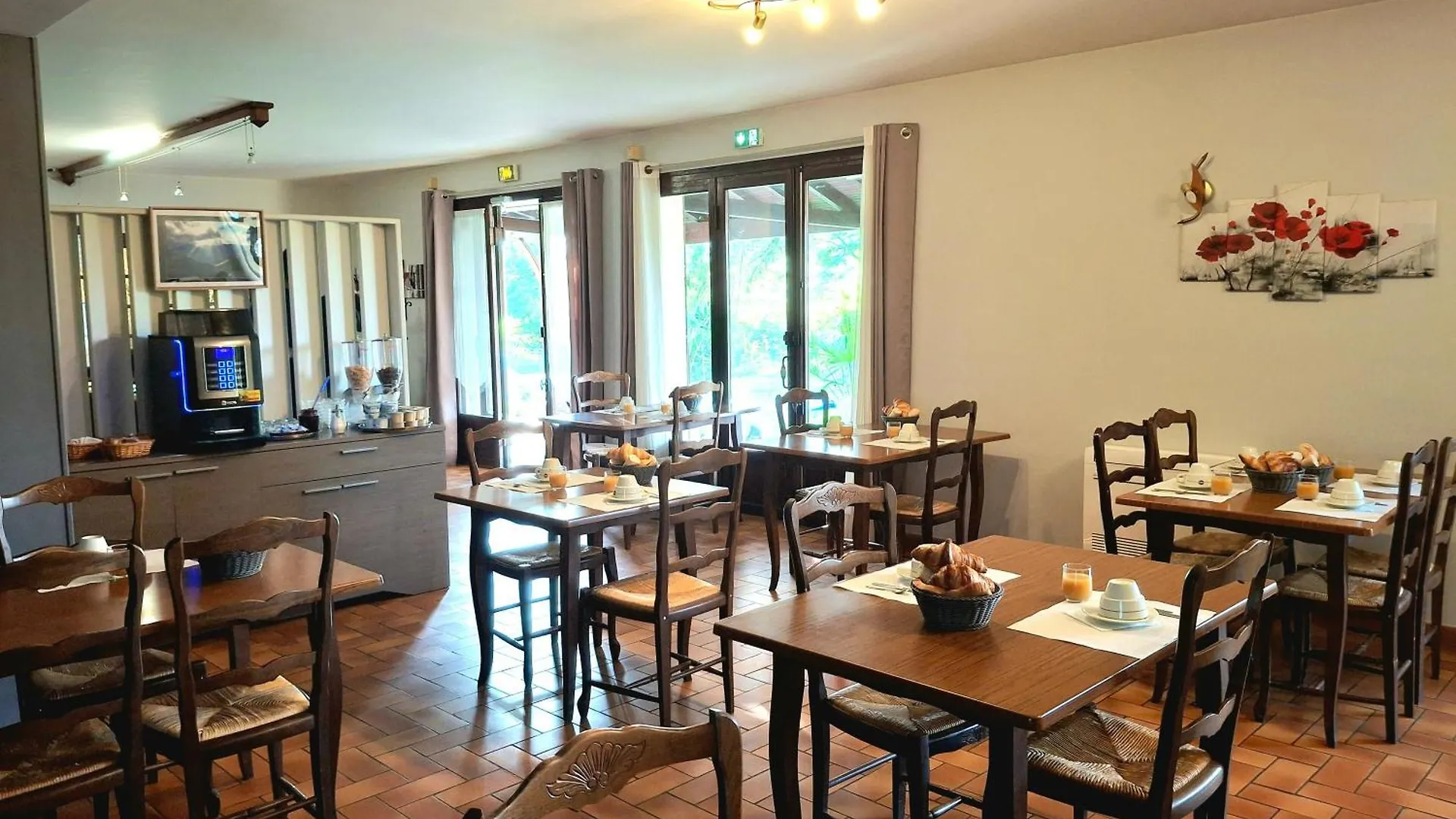Hotel Logis Relais de Frejeroques à Foissac  France